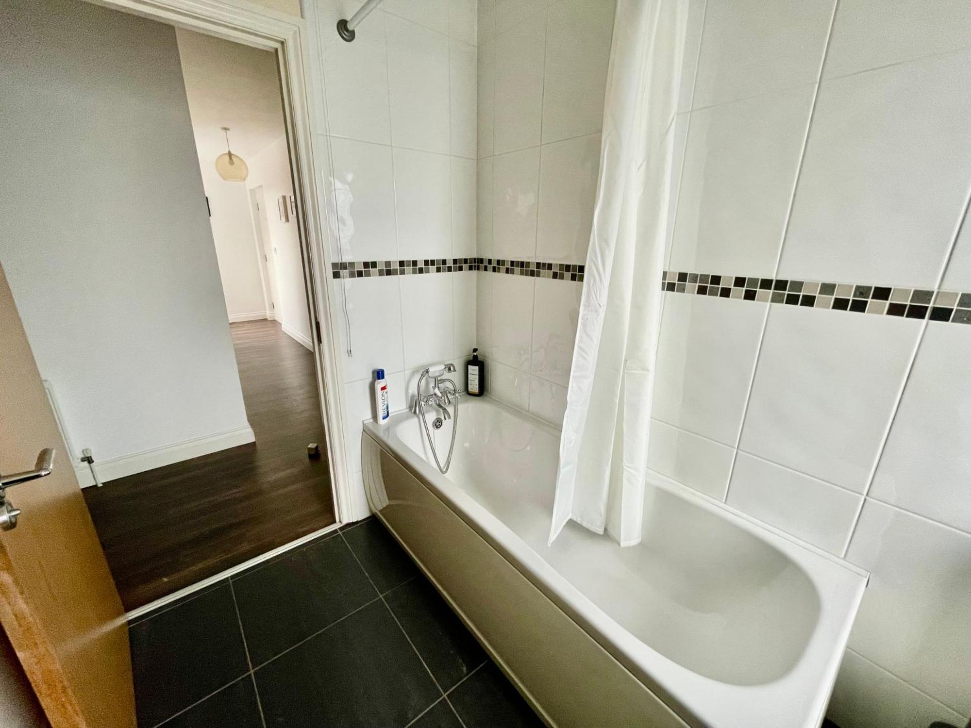 2 Bedroom City-Centre Apartment With Free Parking بلفاست المظهر الخارجي الصورة