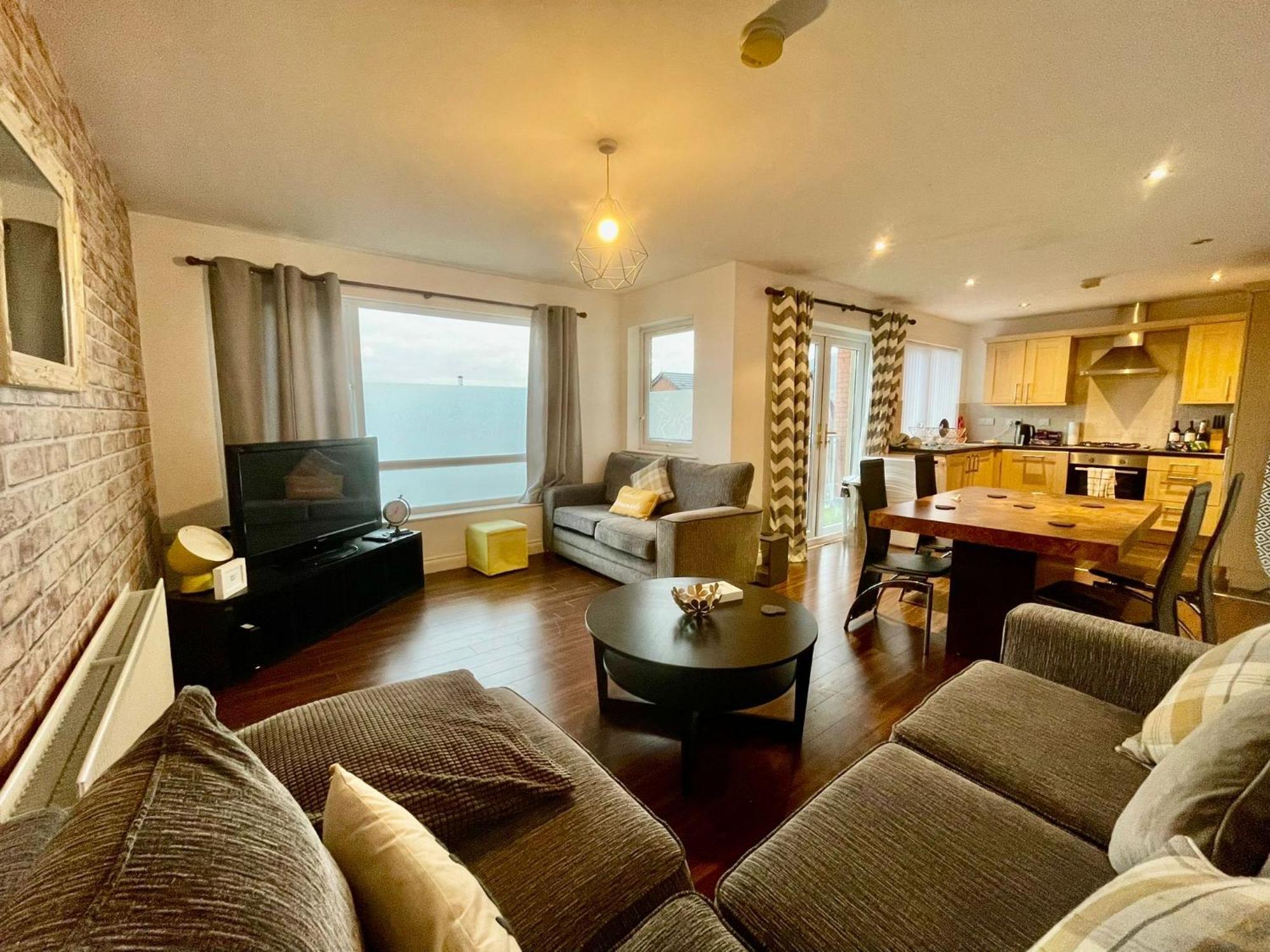 2 Bedroom City-Centre Apartment With Free Parking بلفاست المظهر الخارجي الصورة